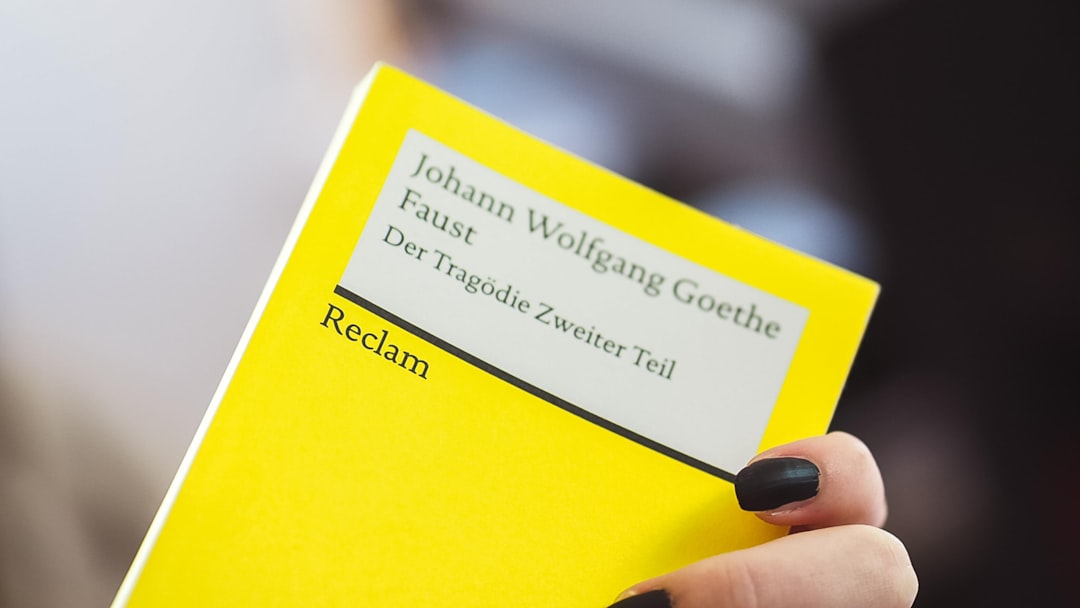 Faust by / von Goethe - Classic Books / Literature (Yellow Reclam Book Theatres )